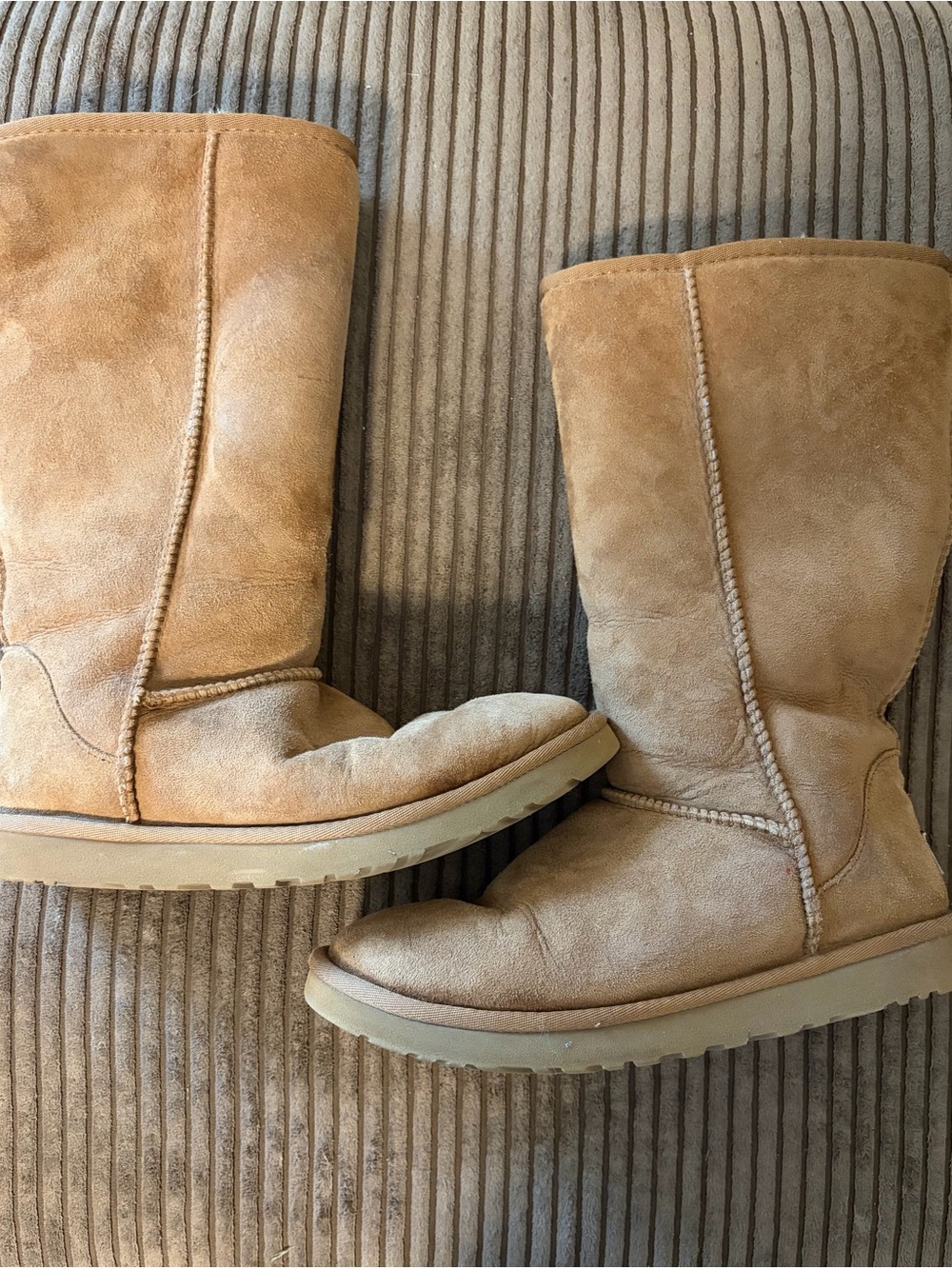 UGG Boots - Chestnut